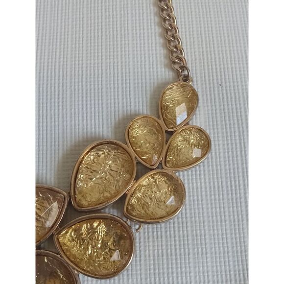 Gold Toned Teardrop Foil Cluster Single Strand Metal Statement Style Necklace - Picture 8 of 12